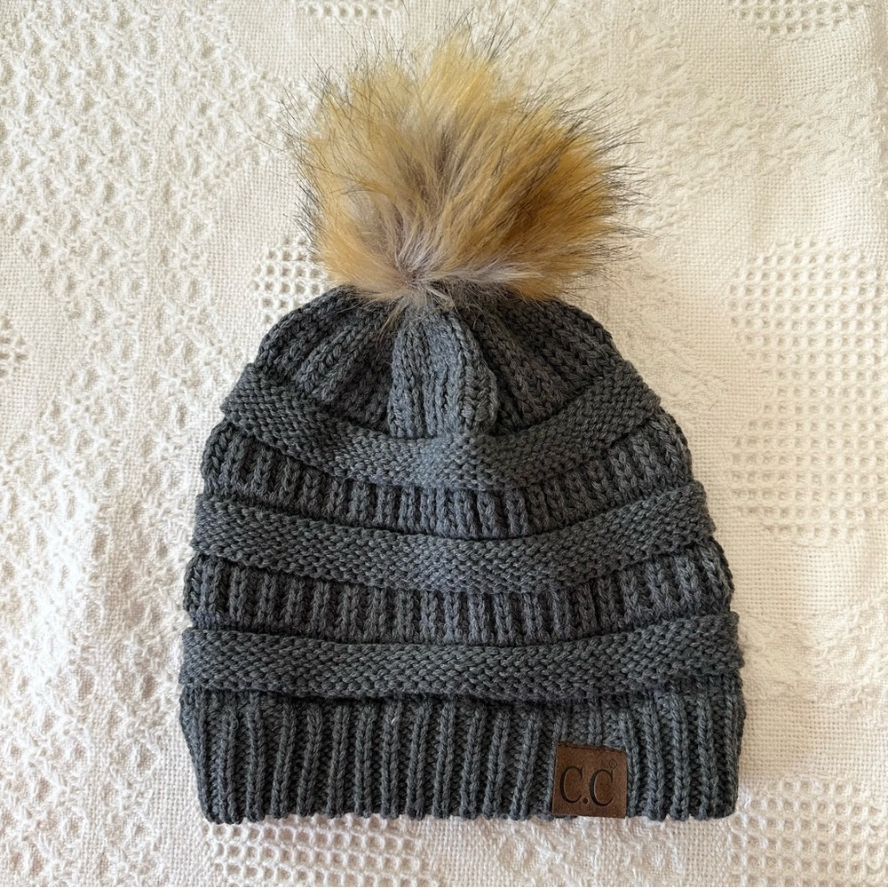 Pom Pom Beanie Hat Womens OS Dark Gray Knit Nordic Winter Ski Faux Fur CC NEW